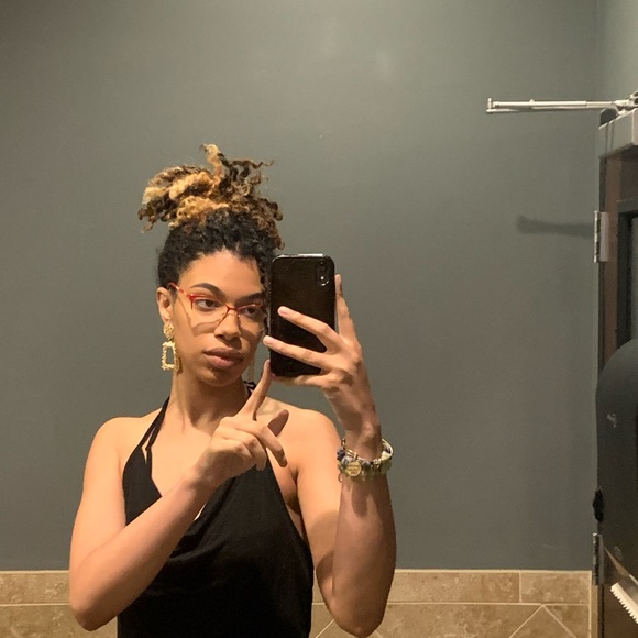 Meet your Posher, Alexis - Picture 1 of 1